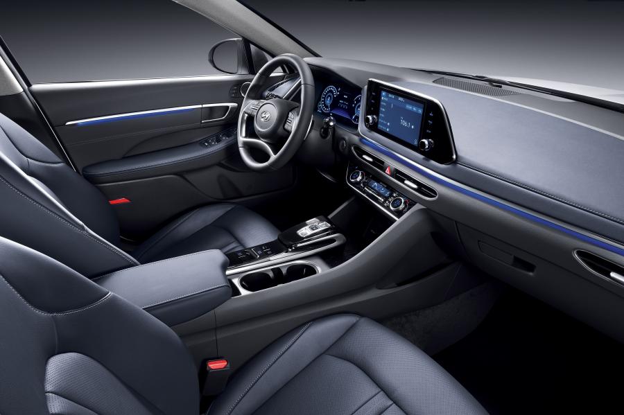 Интерьер Hyundai Sonata 2019 года  (KR) (фото 18 из 42)
